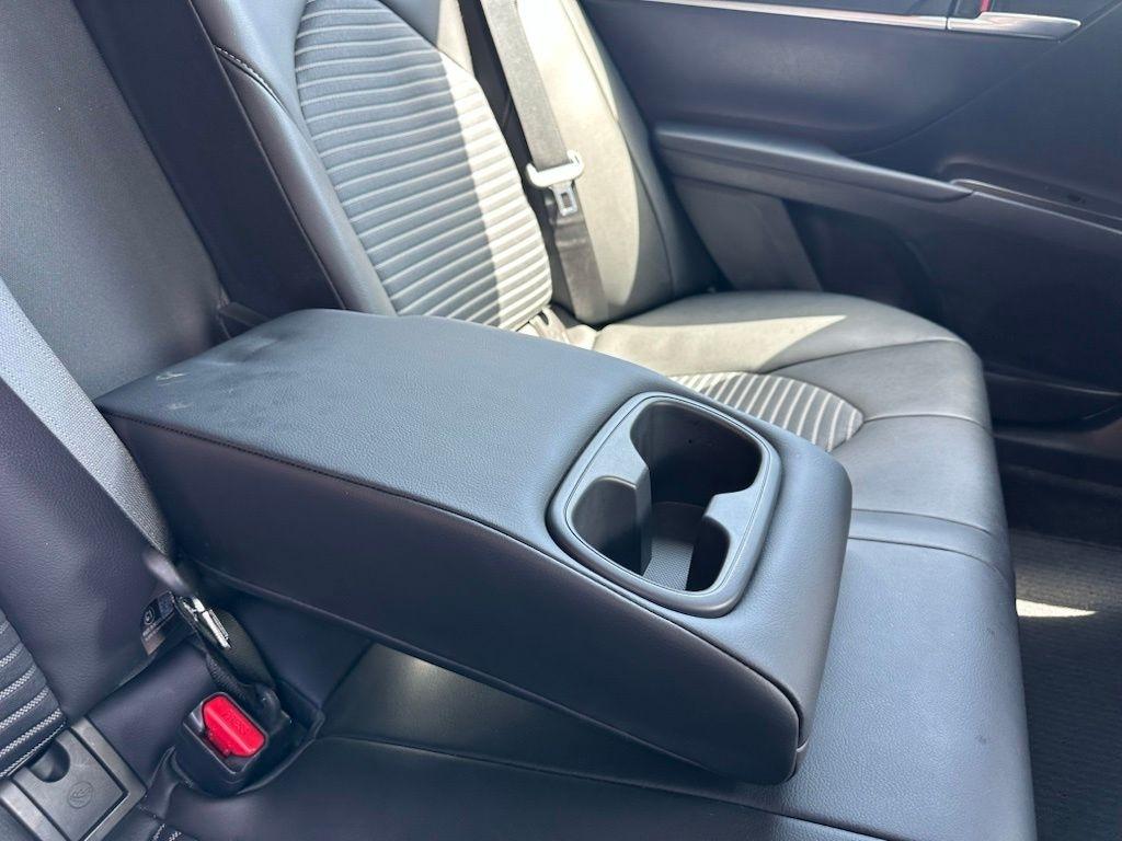 Toyota Camry SE Auto (Natl) 2021
