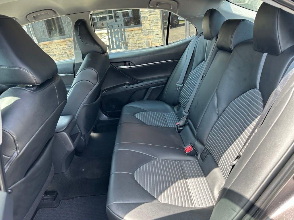 Toyota Camry SE Auto (Natl) 2021