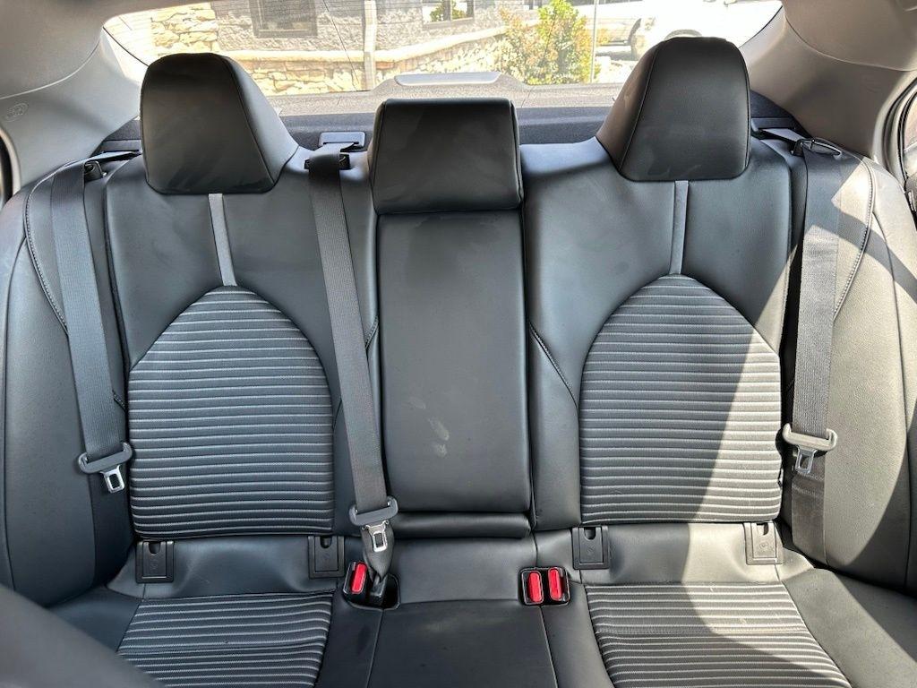 Toyota Camry SE Auto (Natl) 2021