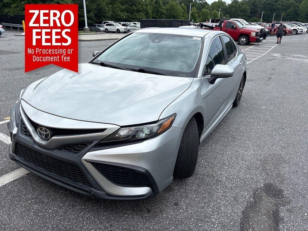 Toyota Camry SE Auto (Natl) 2021