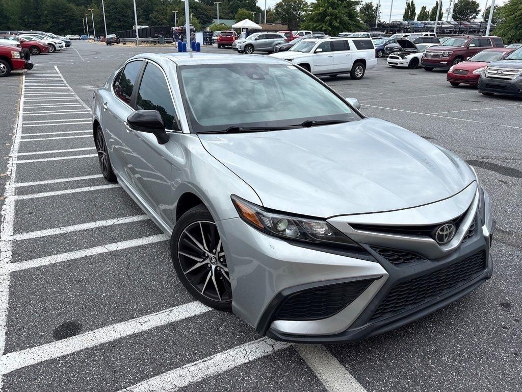 Toyota Camry SE Auto (Natl) 2021