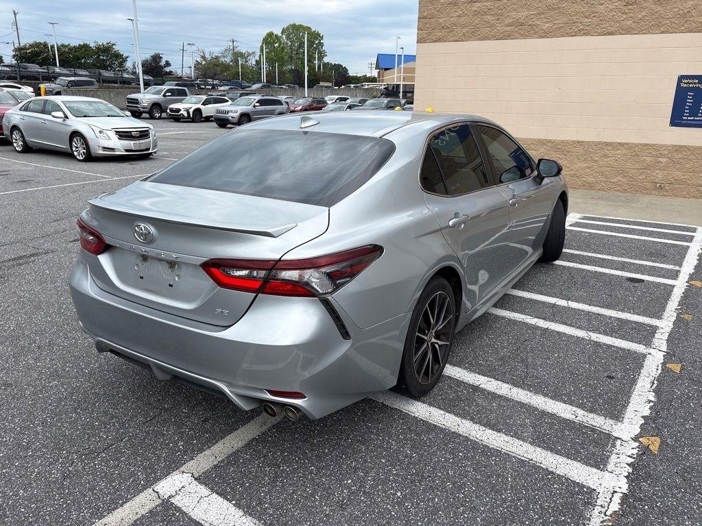 Toyota Camry SE Auto (Natl) 2021