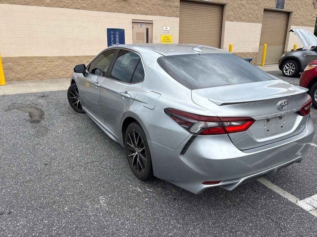 Toyota Camry SE Auto (Natl) 2021