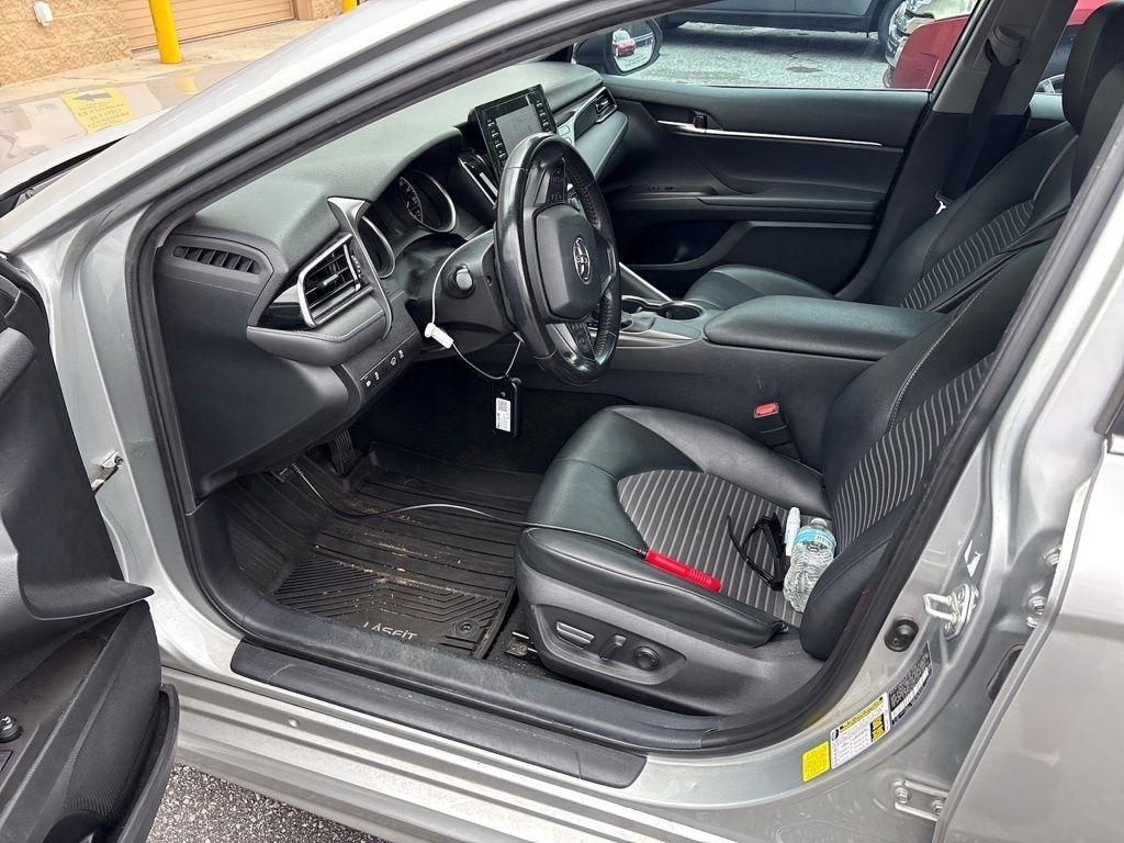 Toyota Camry SE Auto (Natl) 2021