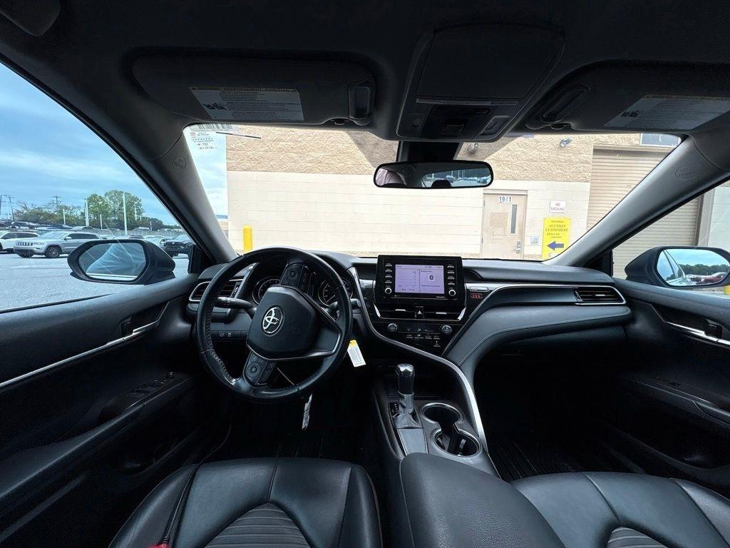 Toyota Camry SE Auto (Natl) 2021