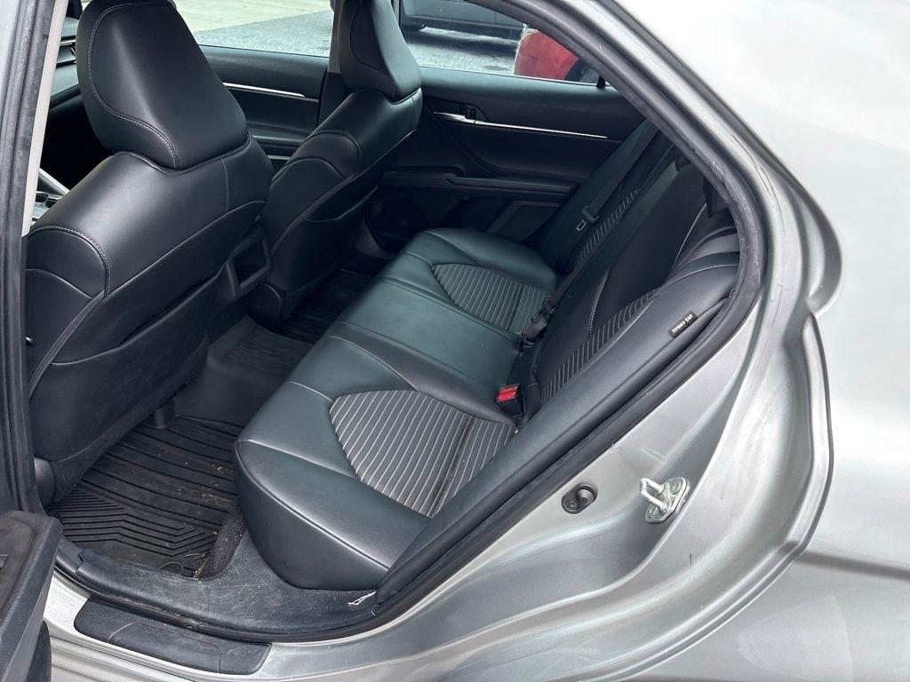 Toyota Camry SE Auto (Natl) 2021