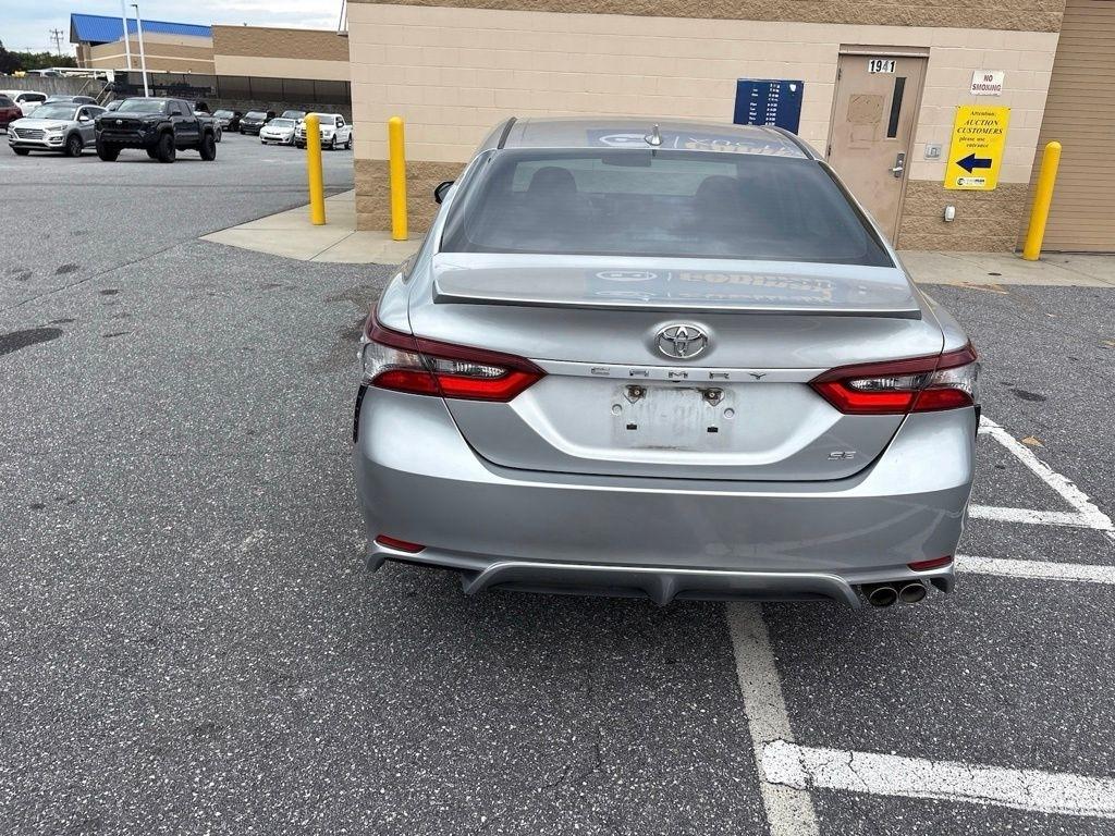 Toyota Camry SE Auto (Natl) 2021