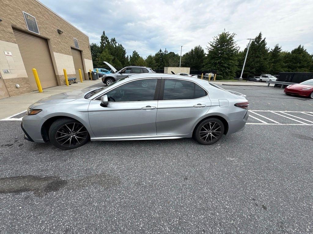 Toyota Camry SE Auto (Natl) 2021