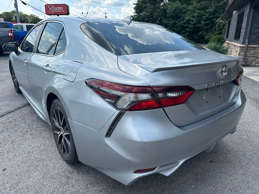 Toyota Camry SE Auto (Natl) 2021