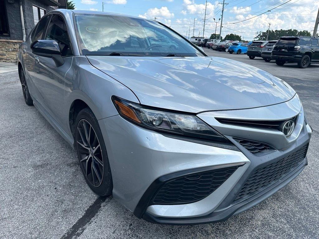 Toyota Camry SE Auto (Natl) 2021