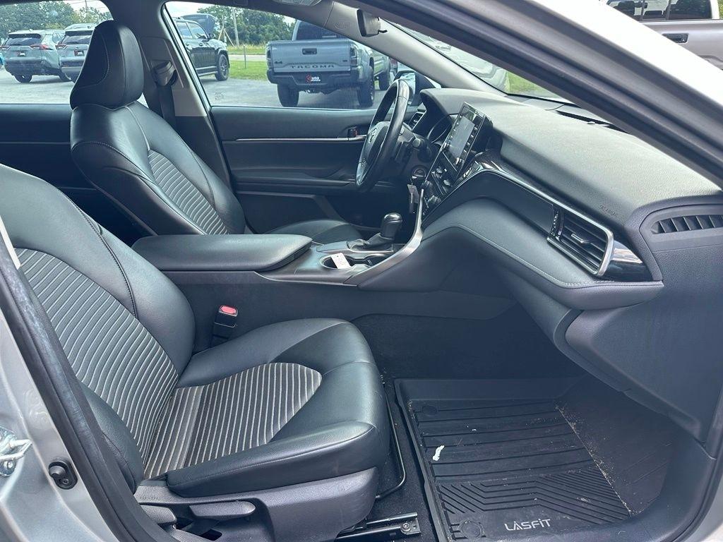 Toyota Camry SE Auto (Natl) 2021