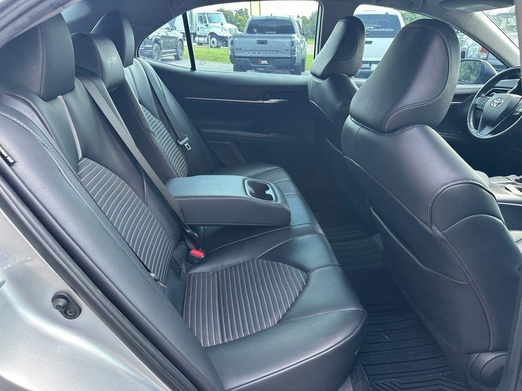 Toyota Camry SE Auto (Natl) 2021
