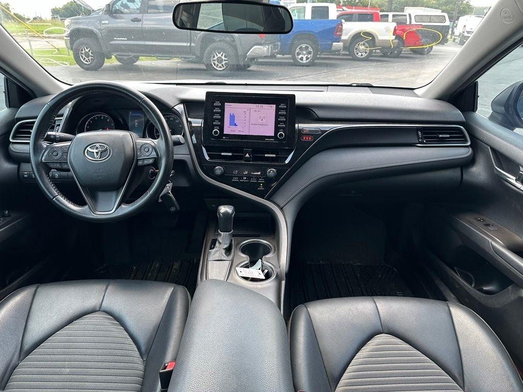 Toyota Camry SE Auto (Natl) 2021