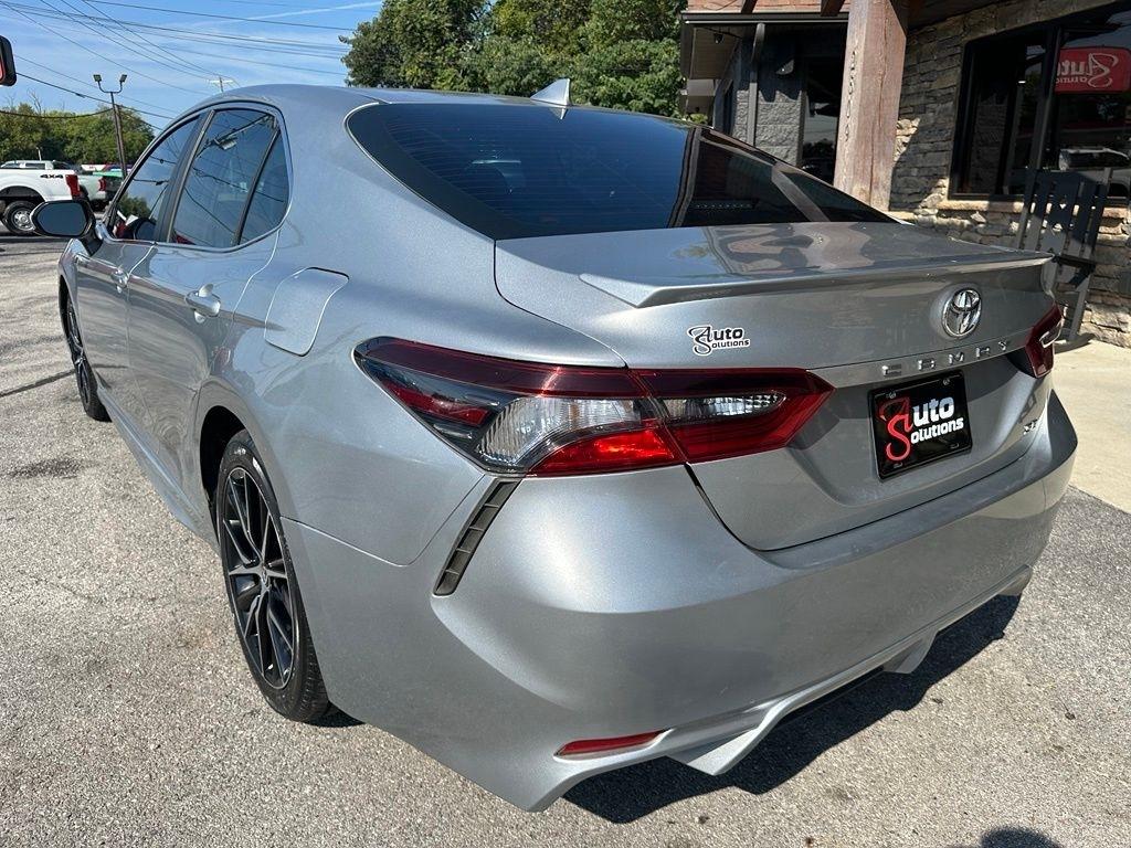 Toyota Camry SE Auto (Natl) 2021