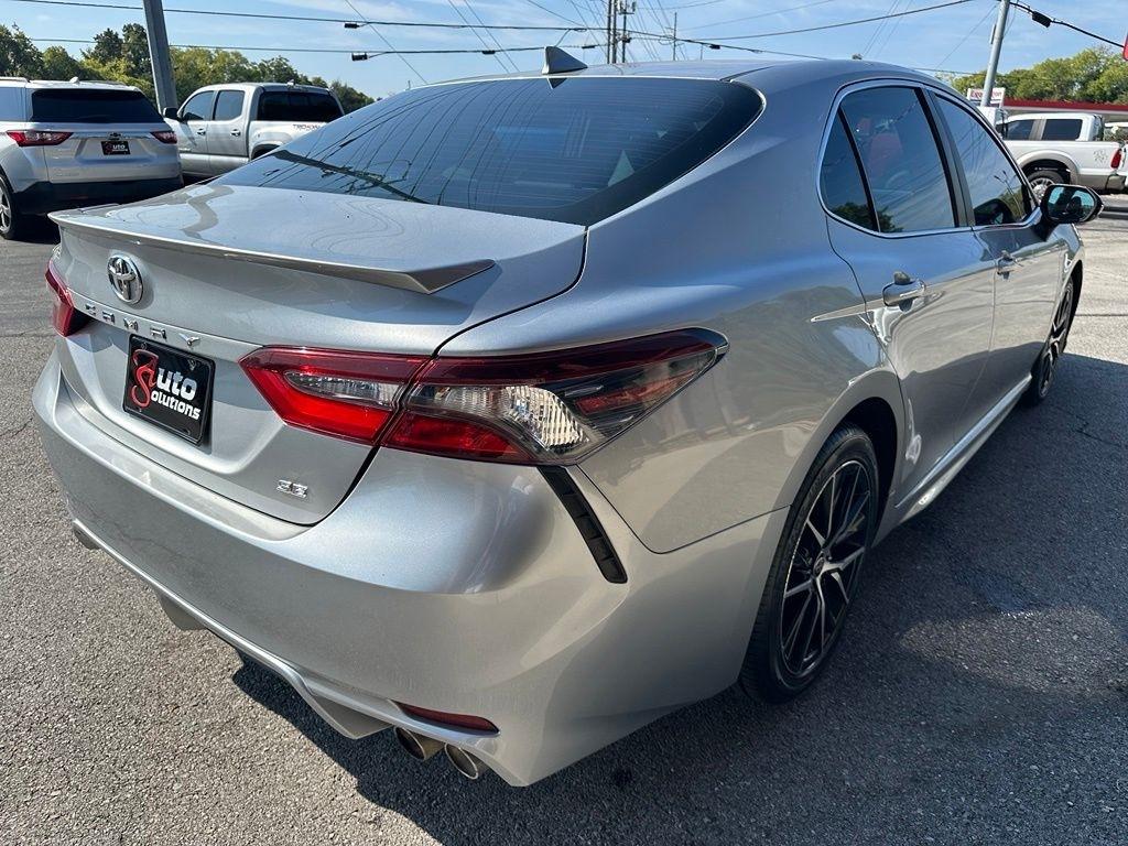 Toyota Camry SE Auto (Natl) 2021