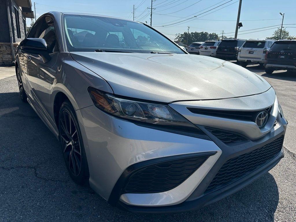 Toyota Camry SE Auto (Natl) 2021