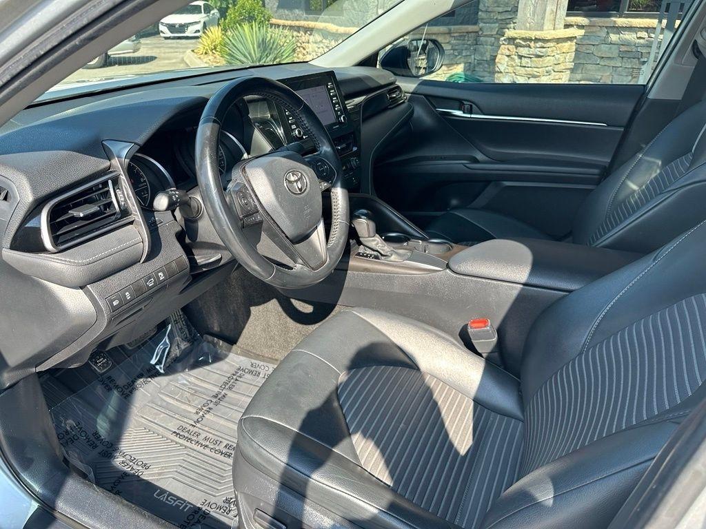 Toyota Camry SE Auto (Natl) 2021