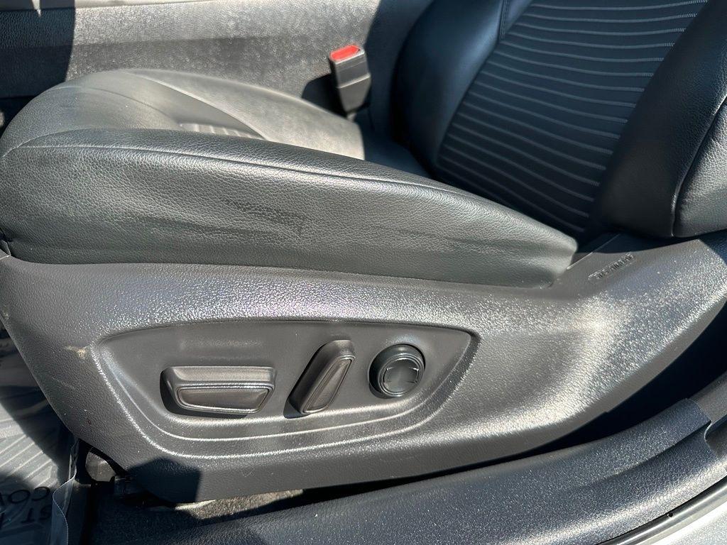 Toyota Camry SE Auto (Natl) 2021