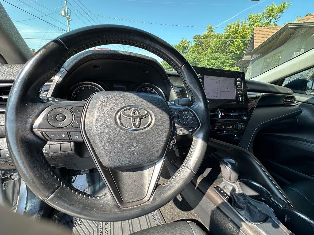 Toyota Camry SE Auto (Natl) 2021