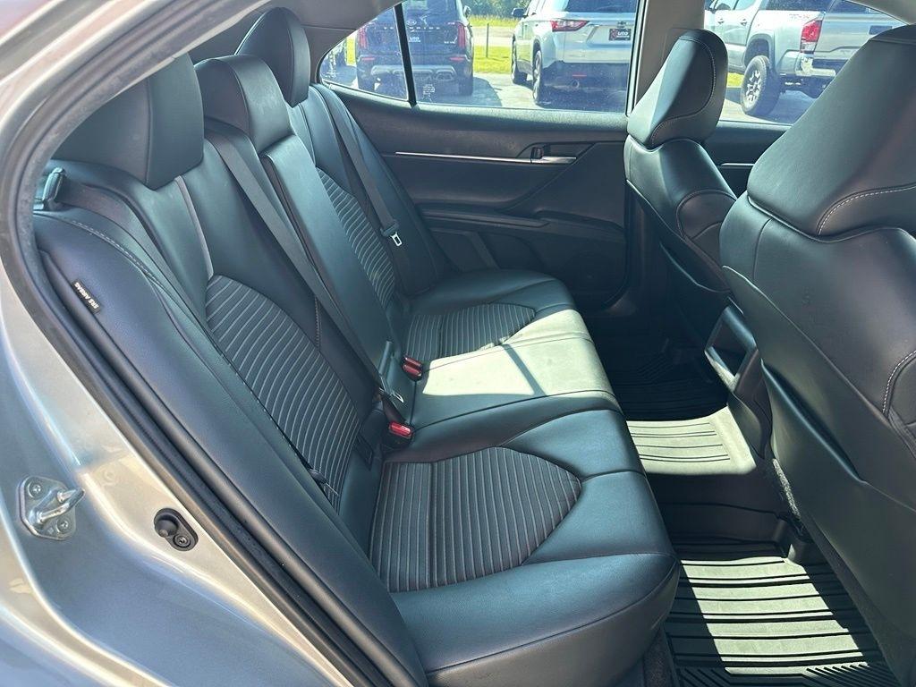 Toyota Camry SE Auto (Natl) 2021