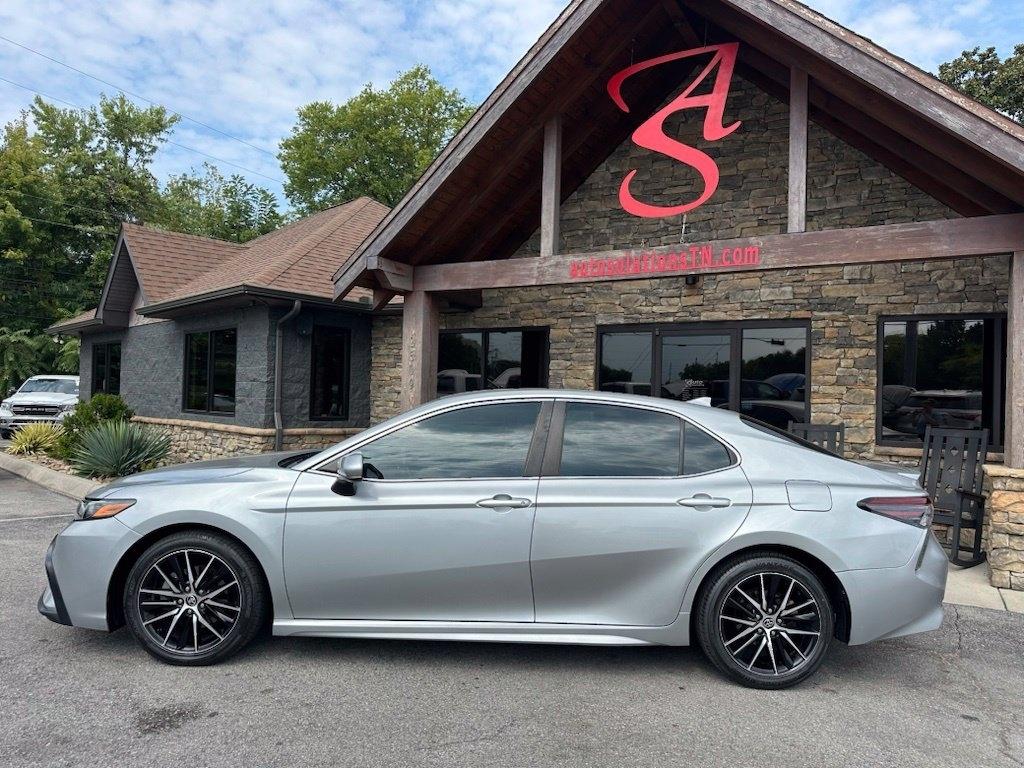 Toyota Camry SE Auto (Natl) 2021