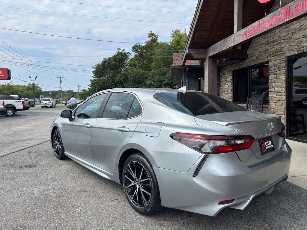 Toyota Camry SE Auto (Natl) 2021