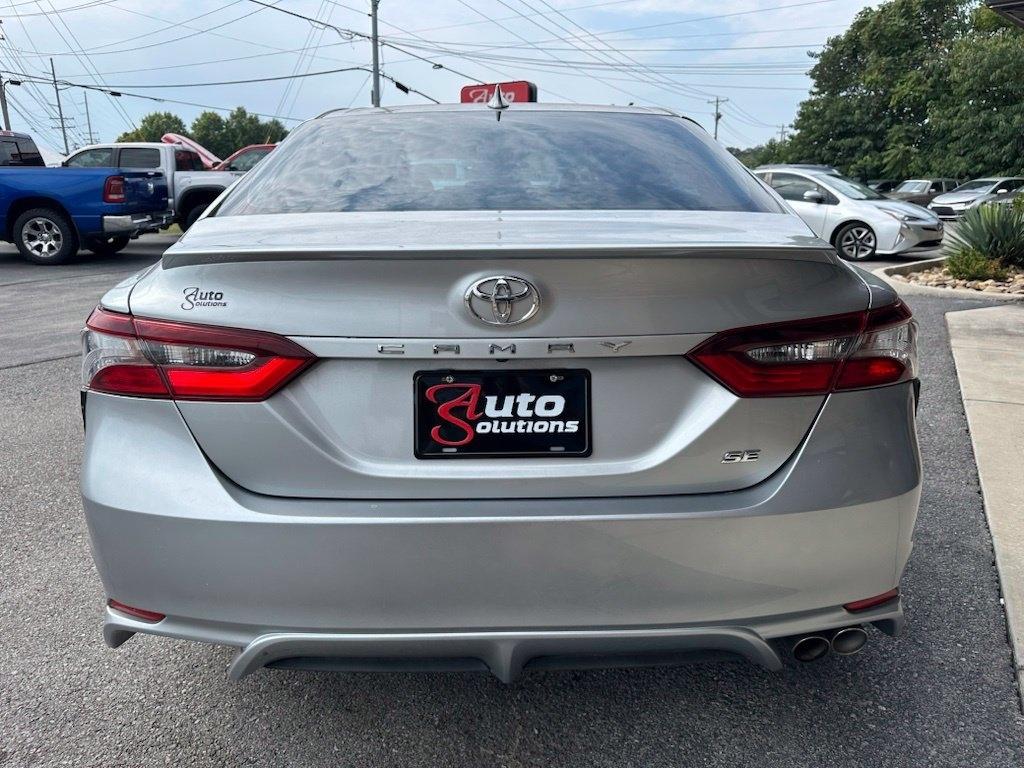 Toyota Camry SE Auto (Natl) 2021