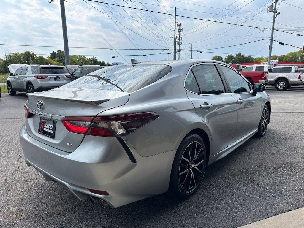 Toyota Camry SE Auto (Natl) 2021