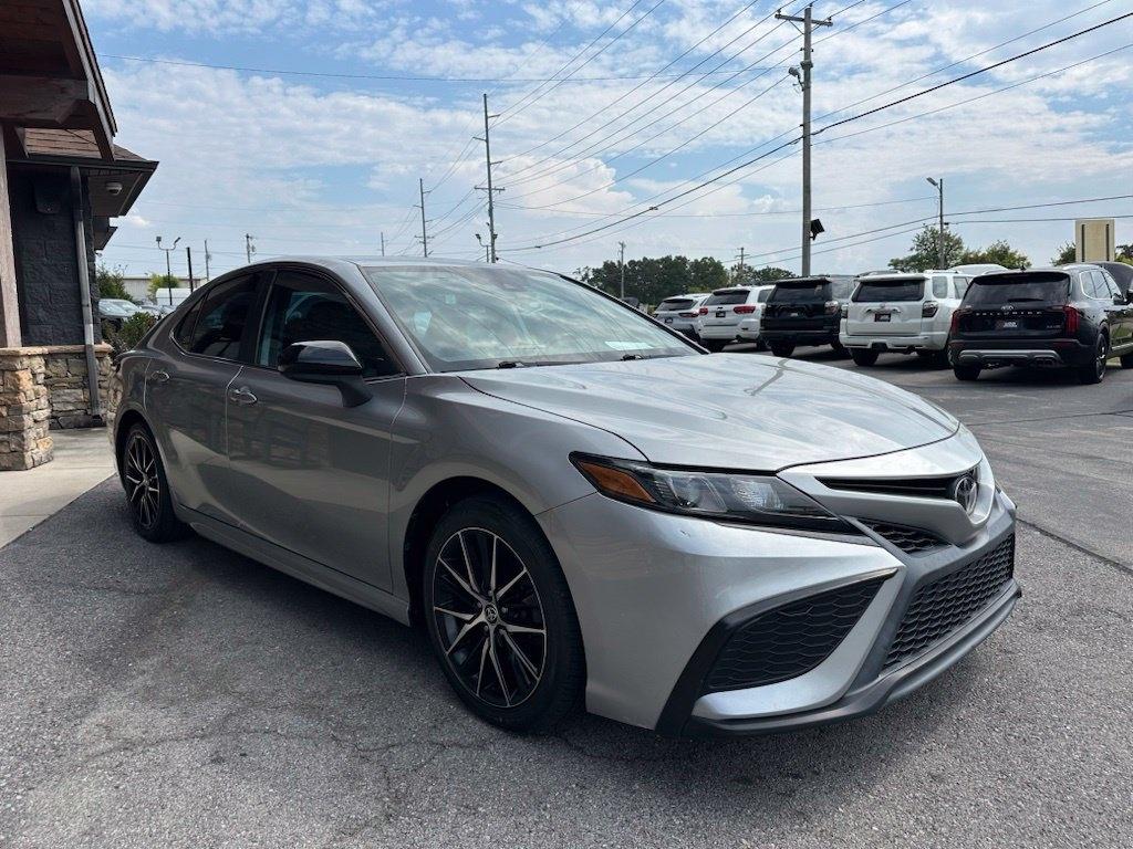 Toyota Camry SE Auto (Natl) 2021