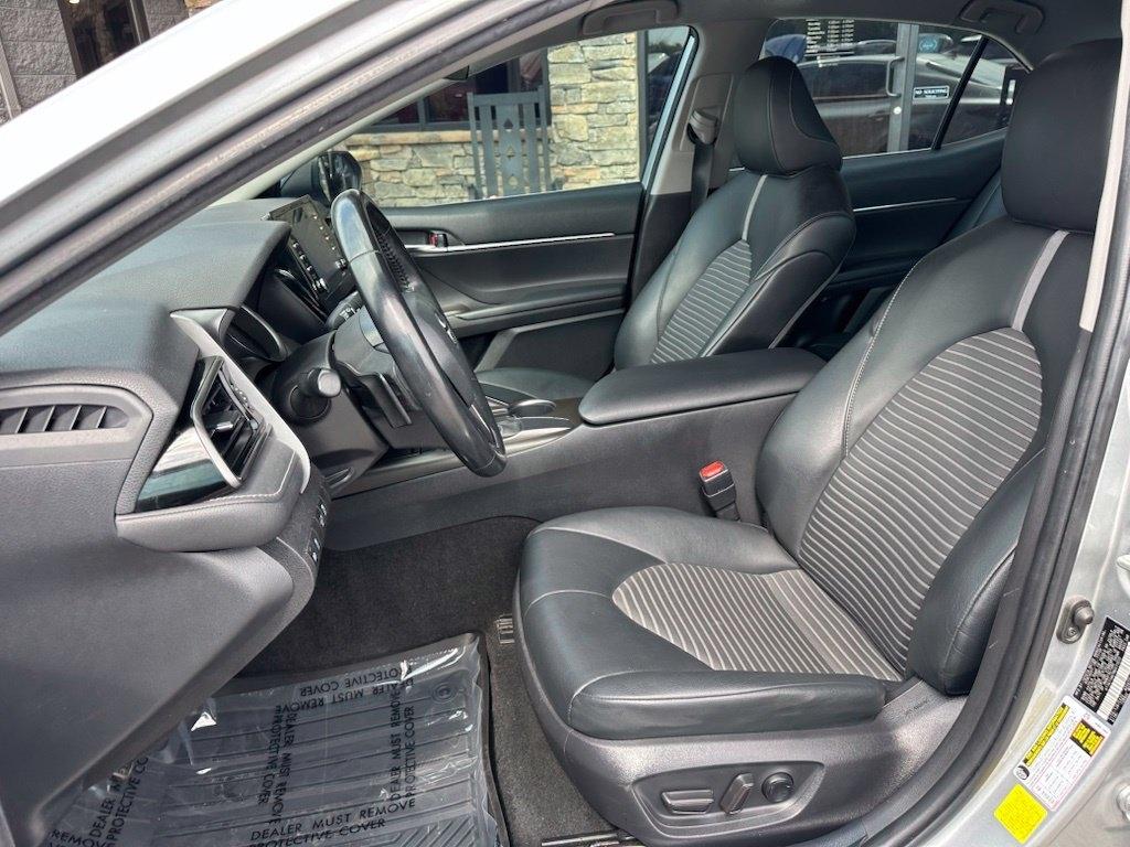 Toyota Camry SE Auto (Natl) 2021