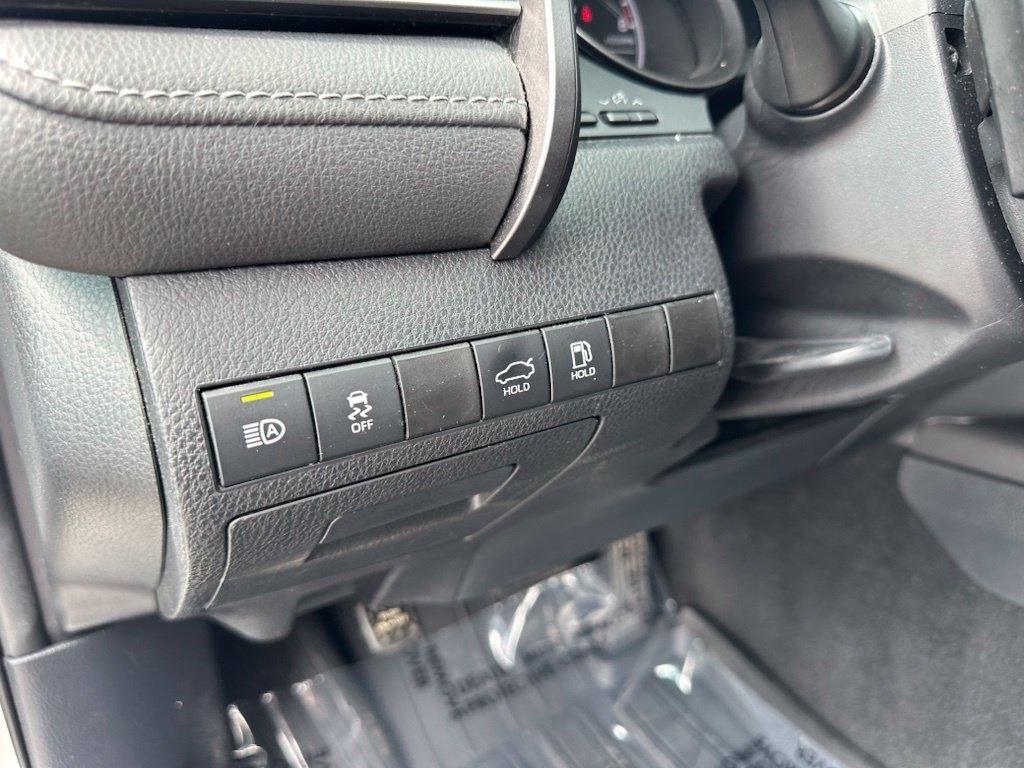 Toyota Camry SE Auto (Natl) 2021