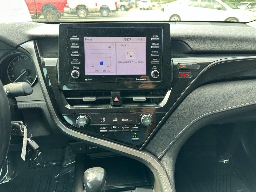 Toyota Camry SE Auto (Natl) 2021