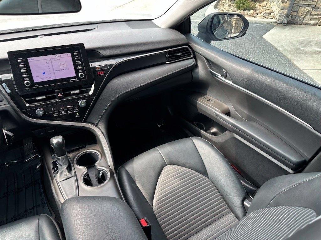Toyota Camry SE Auto (Natl) 2021