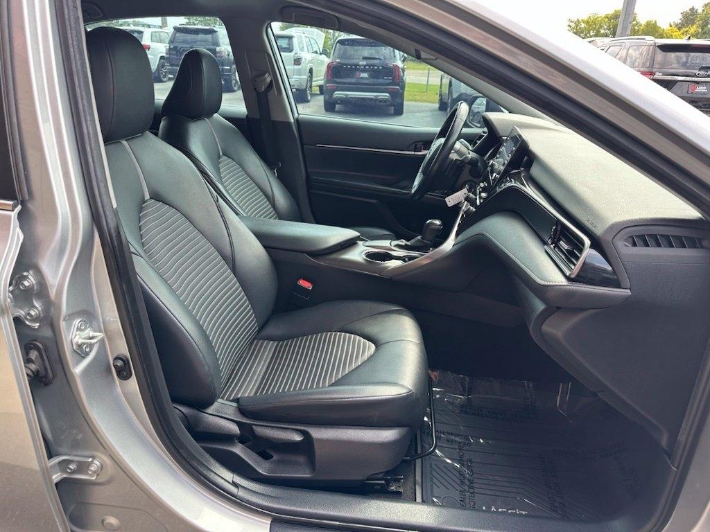Toyota Camry SE Auto (Natl) 2021