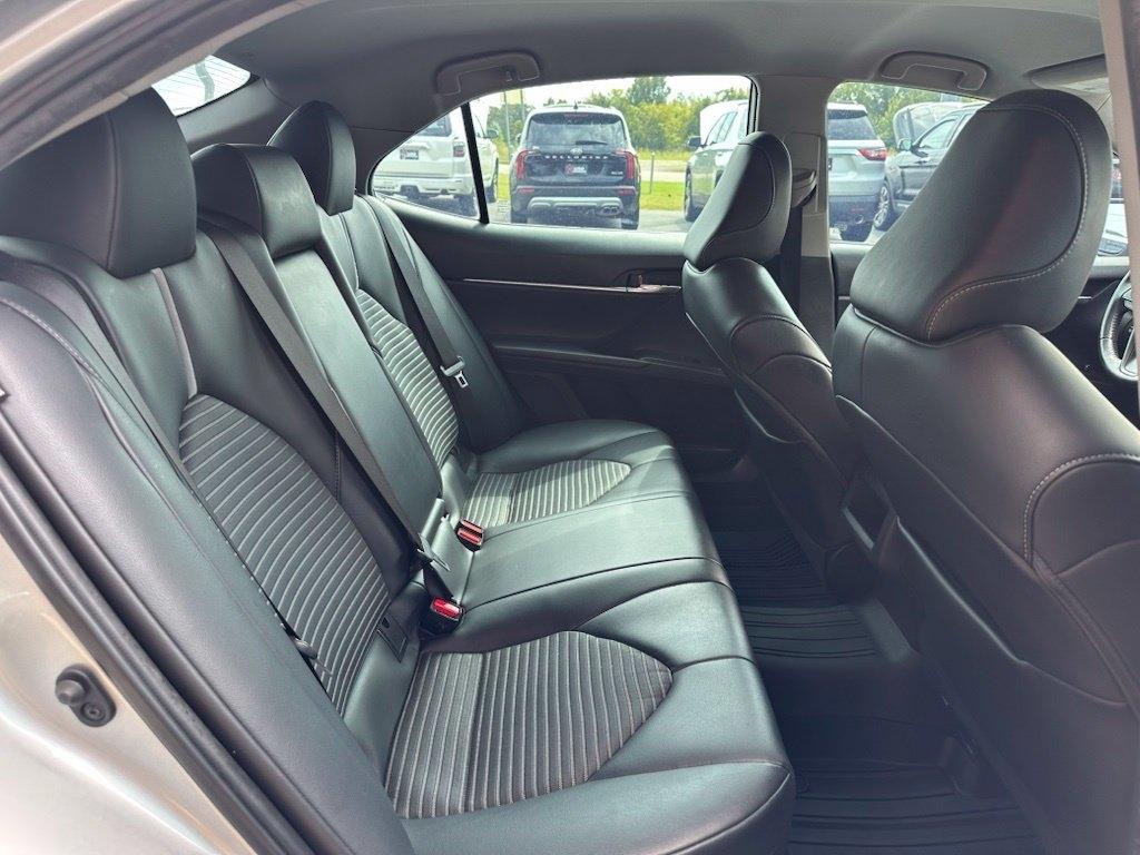 Toyota Camry SE Auto (Natl) 2021