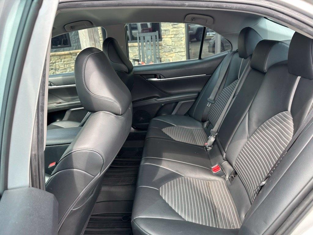 Toyota Camry SE Auto (Natl) 2021