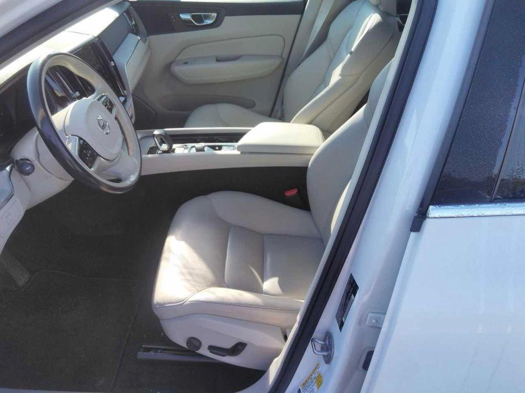 Volvo XC60 B5 AWD Plus Bright Theme 2023