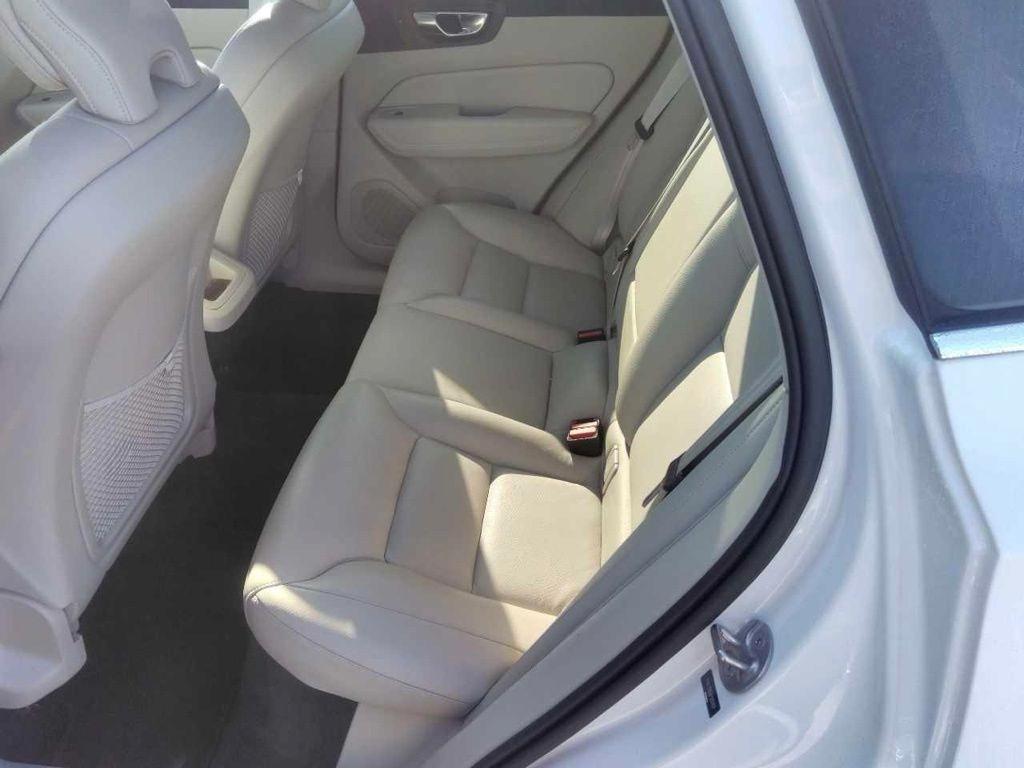 Volvo XC60 B5 AWD Plus Bright Theme 2023