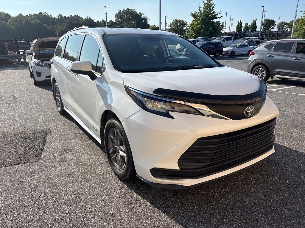 Toyota Sienna LE AWD 8-Passenger (Natl) 2021