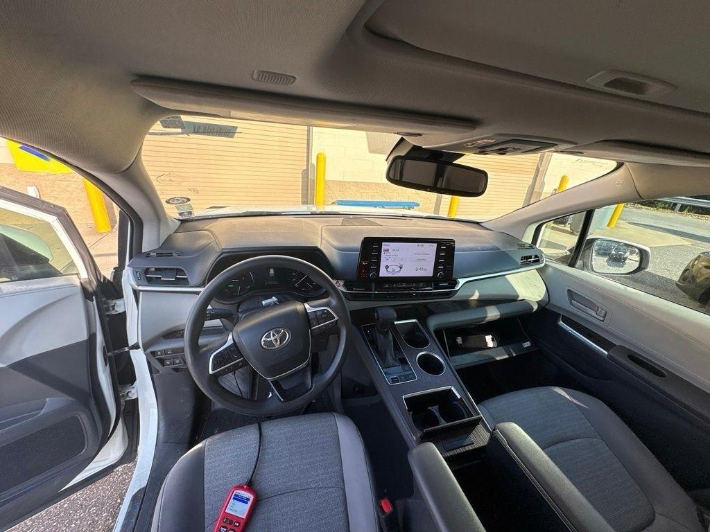 Toyota Sienna LE AWD 8-Passenger (Natl) 2021
