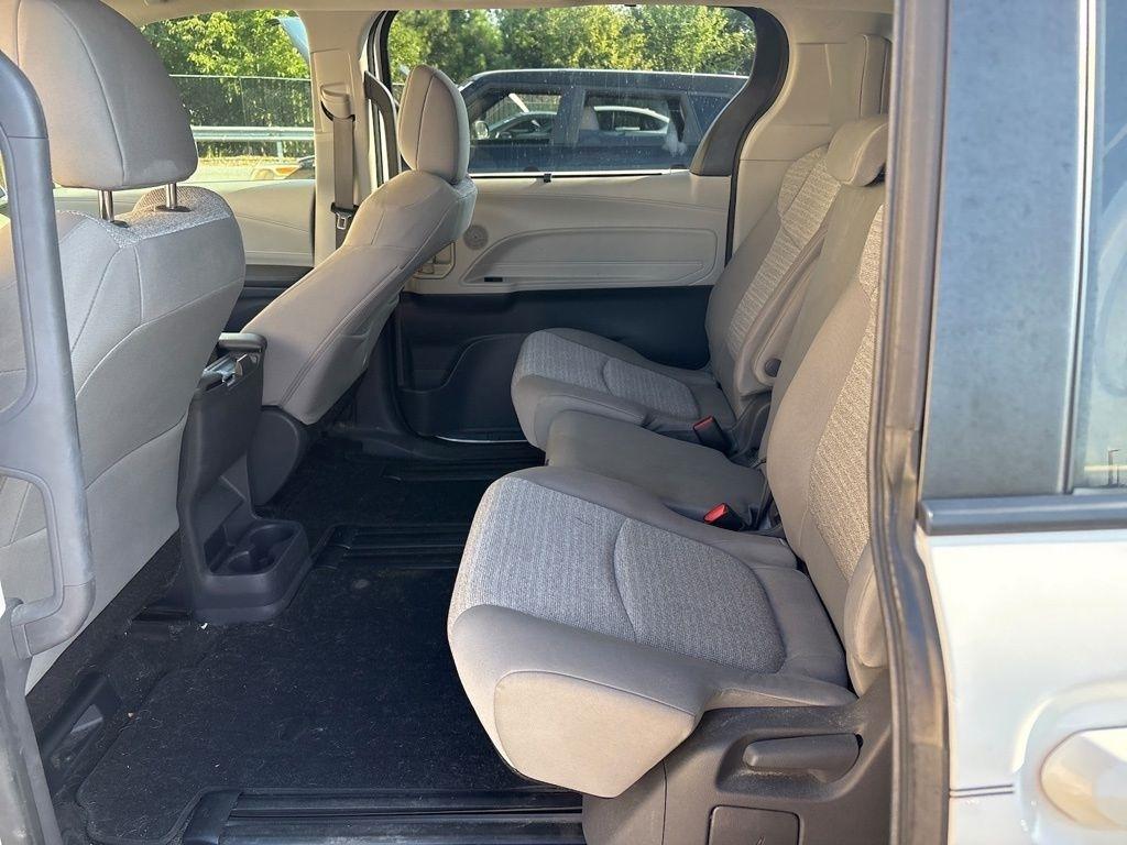 Toyota Sienna LE AWD 8-Passenger (Natl) 2021