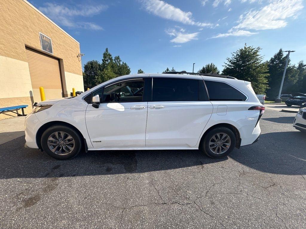 Toyota Sienna LE AWD 8-Passenger (Natl) 2021