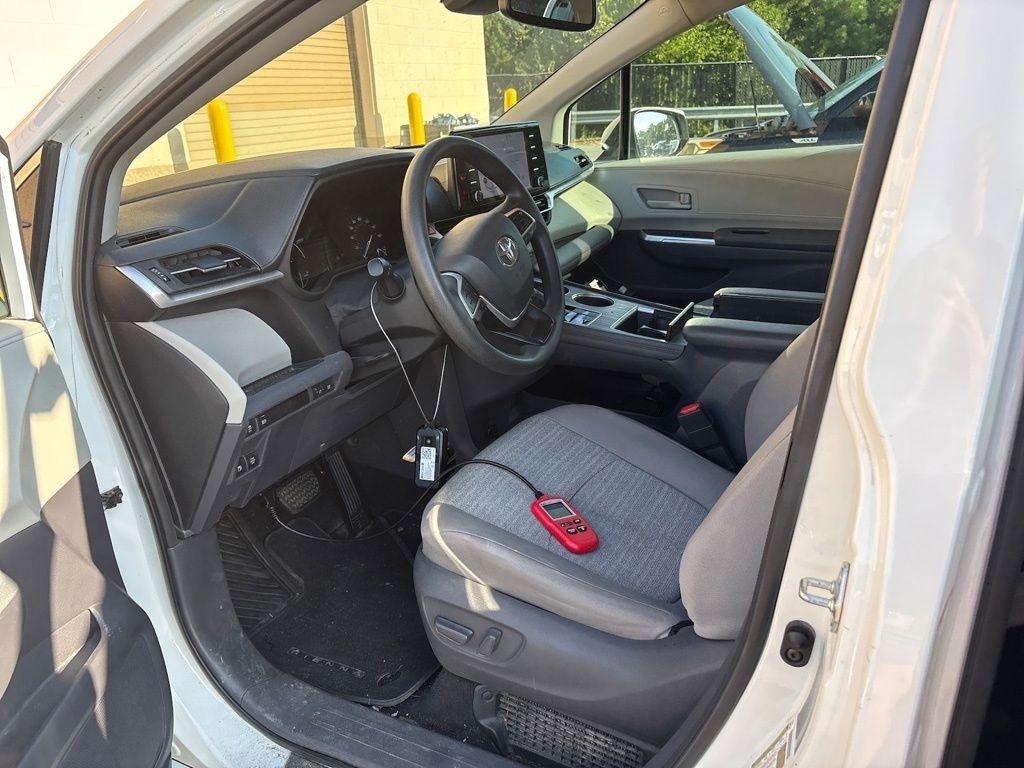 Toyota Sienna LE AWD 8-Passenger (Natl) 2021