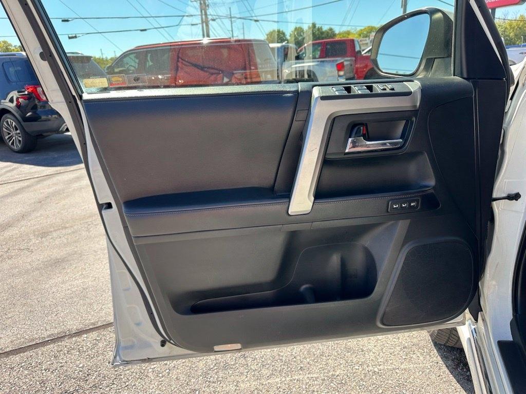 Toyota 4Runner TRD Off Road Premium 4WD (Natl) 2017