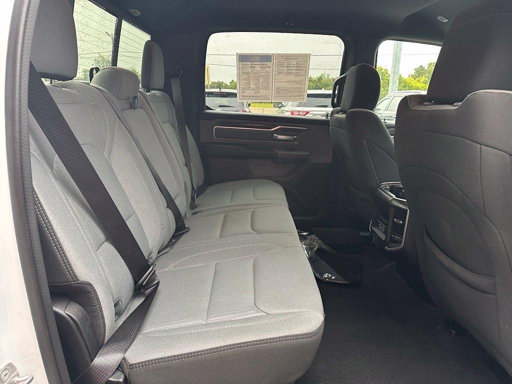 RAM 1500 Big Horn 4x4 Crew Cab 5'7" Box 2022