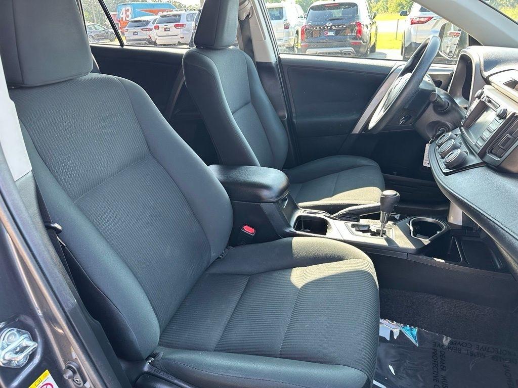 Toyota RAV4 AWD 4dr LE (Natl) 2016