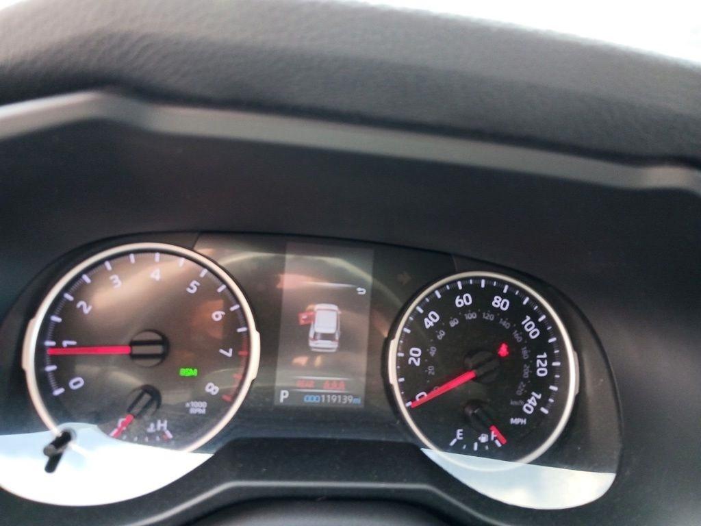 Toyota RAV4 XLE FWD (Natl) 2020