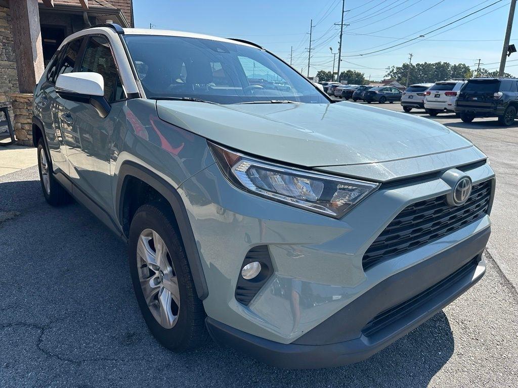Toyota RAV4 XLE FWD (Natl) 2020