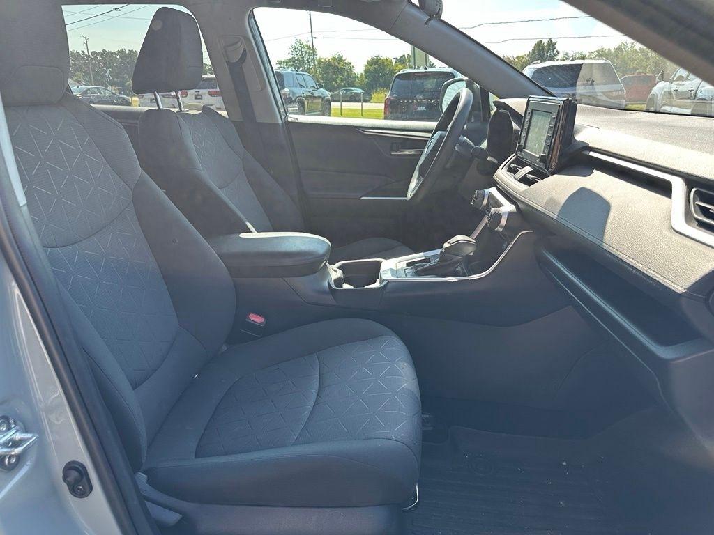 Toyota RAV4 XLE FWD (Natl) 2020
