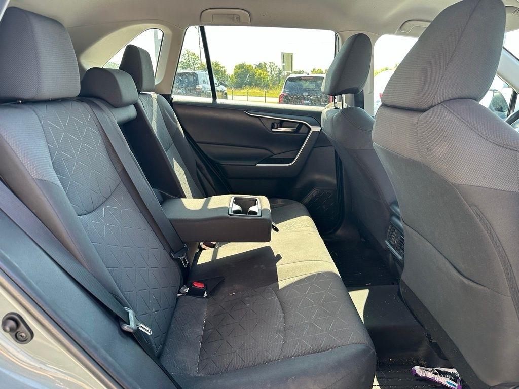 Toyota RAV4 XLE FWD (Natl) 2020